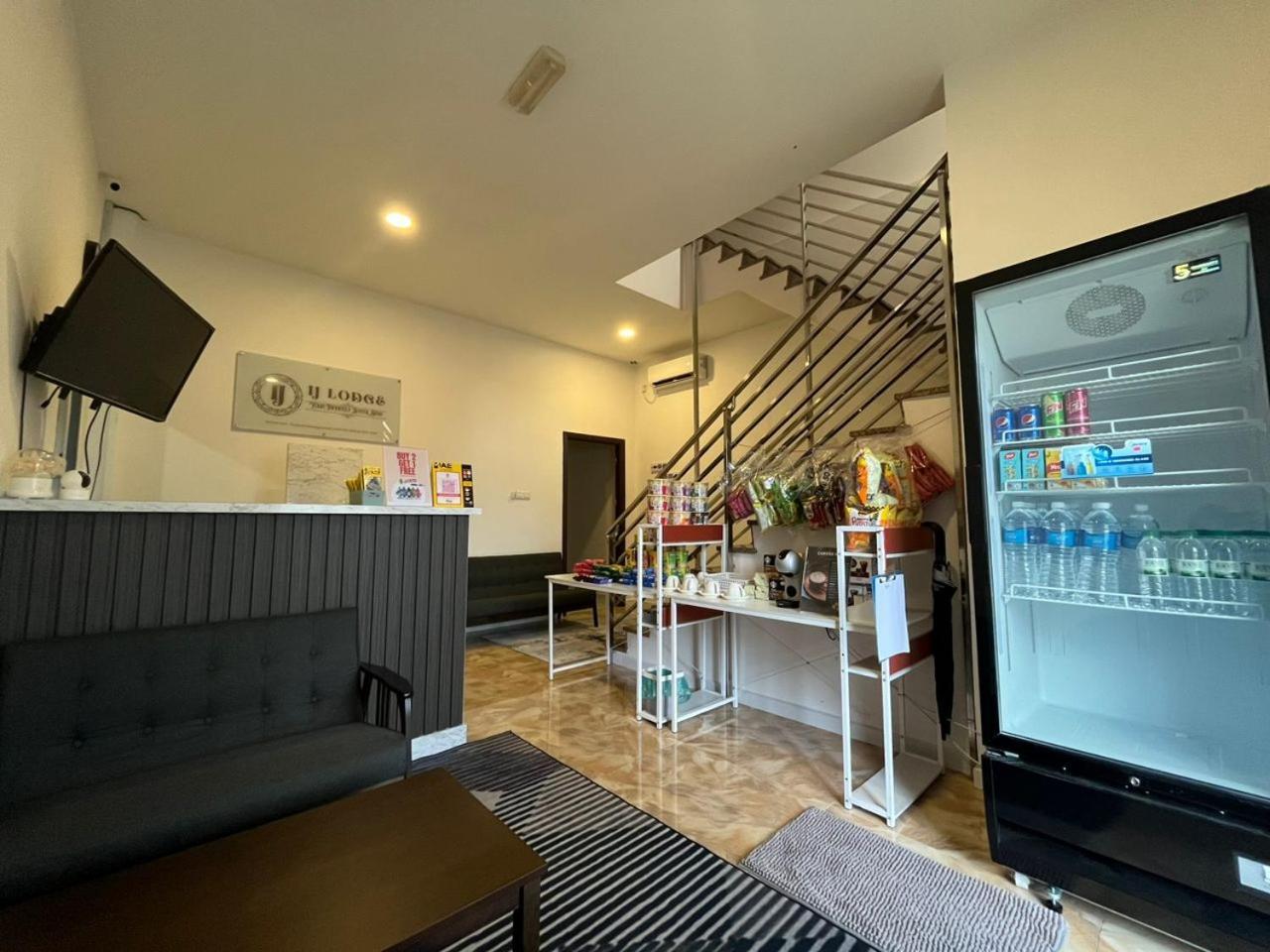 Ij Lodge Мири Екстериор снимка