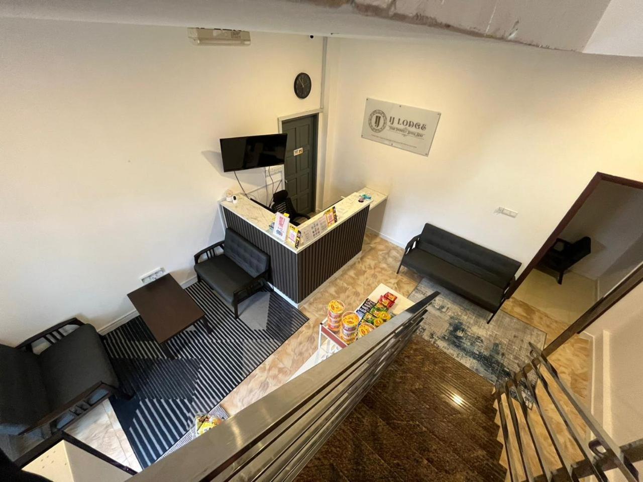 Ij Lodge Мири Екстериор снимка